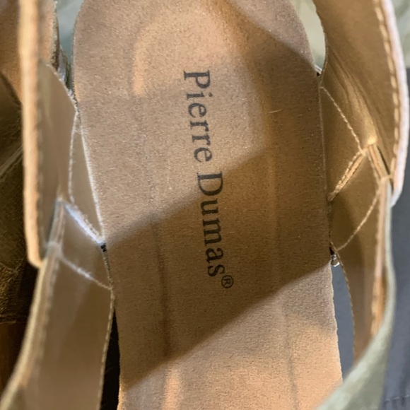 Gold, Pierre Dumas Wedge Sandals. Size 8 - Picture 4 of 5